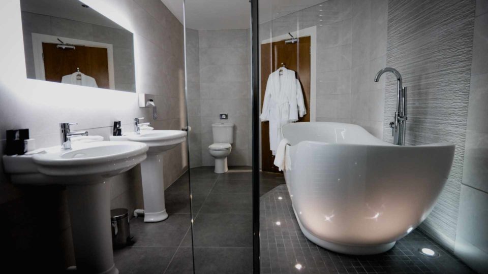 bridal-suite-bathroom-1