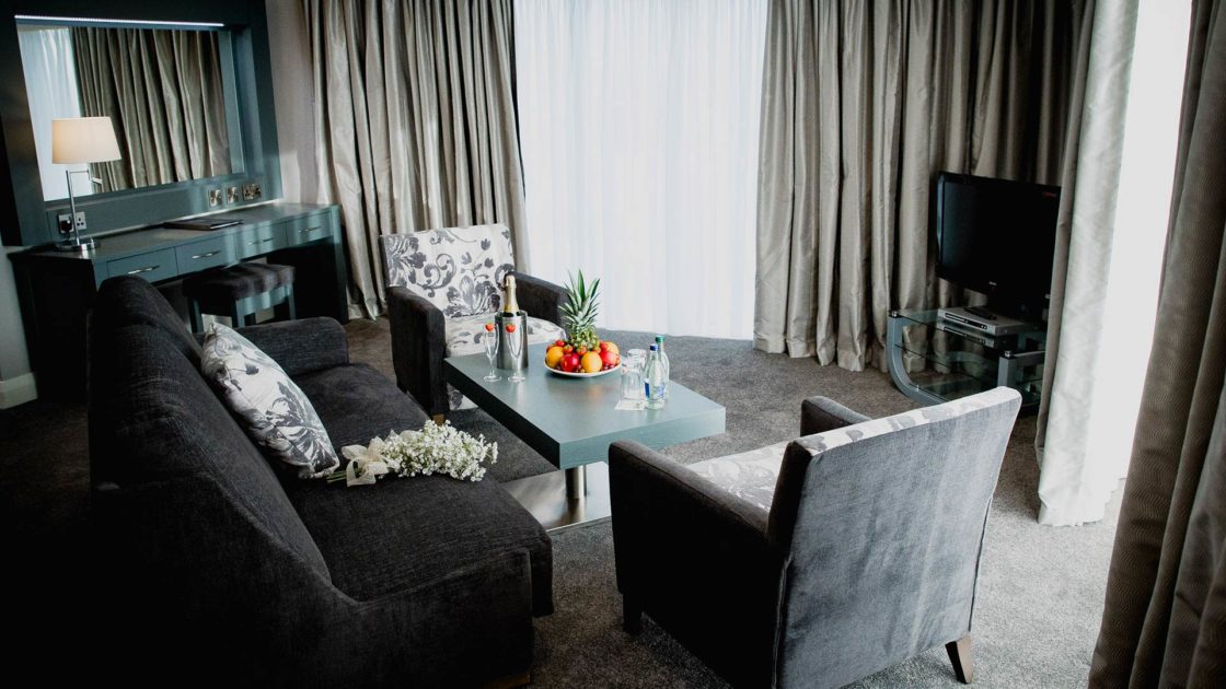 claregalway_hotel_bridal_suite_livingroom